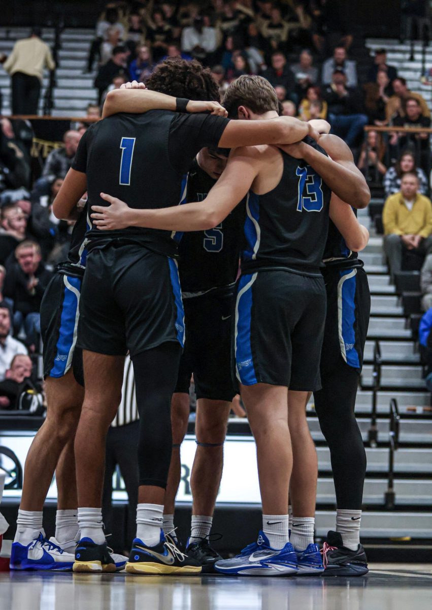 HSE+Boys+Basketball+In+a+group+huddle+before+Tipoff